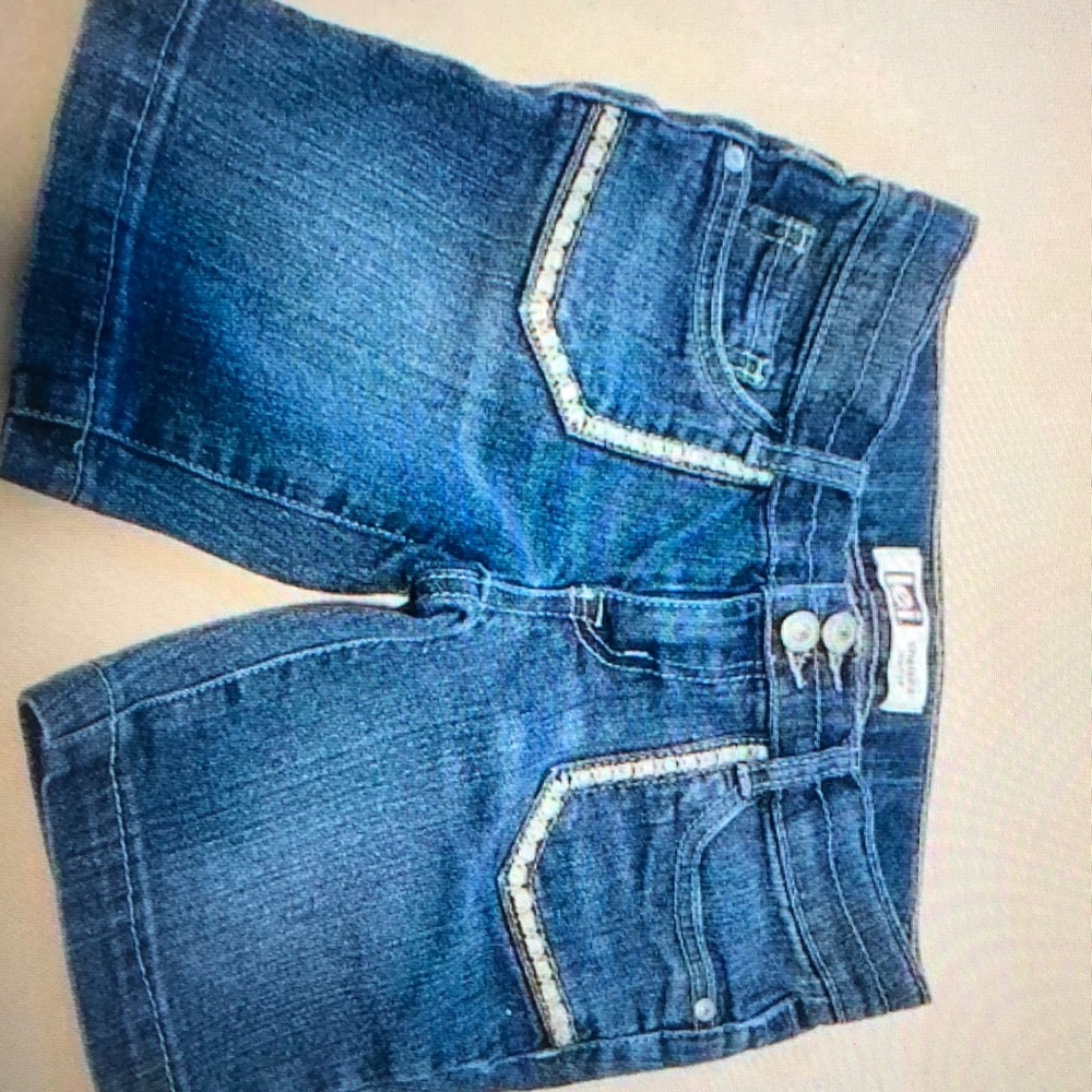 Girls size 7 Chelsea Low Rise shorts in excellent condition